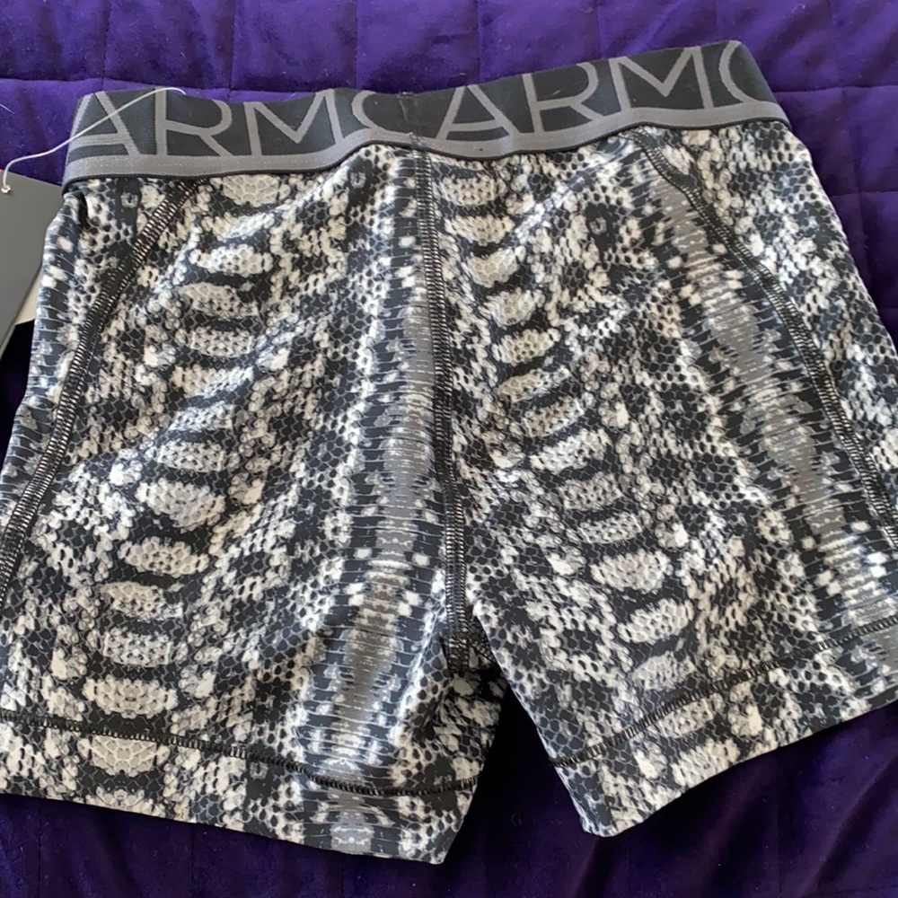 XS UNDER ARMOR SHORTS - Picture 3 of 5